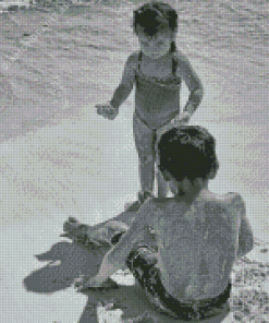 Black And White Kids On The Beach Diamond Painting